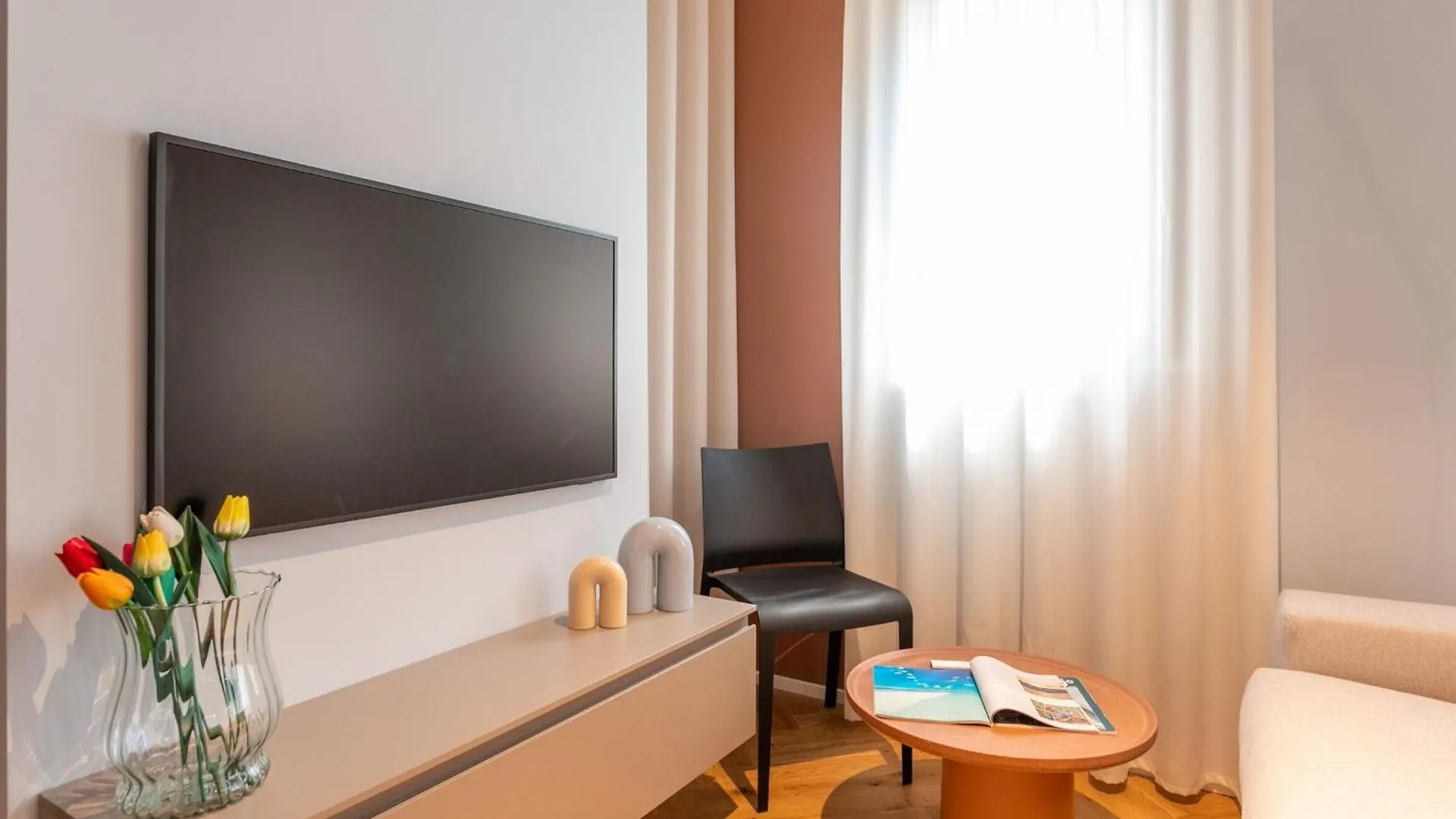 Crocetta Living By Halldis Milan Apartment